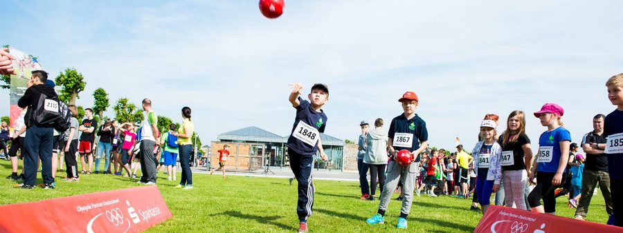 Kinder beim Sportabzeichen