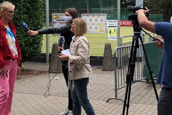 Birgit Palzkill wird interviewed