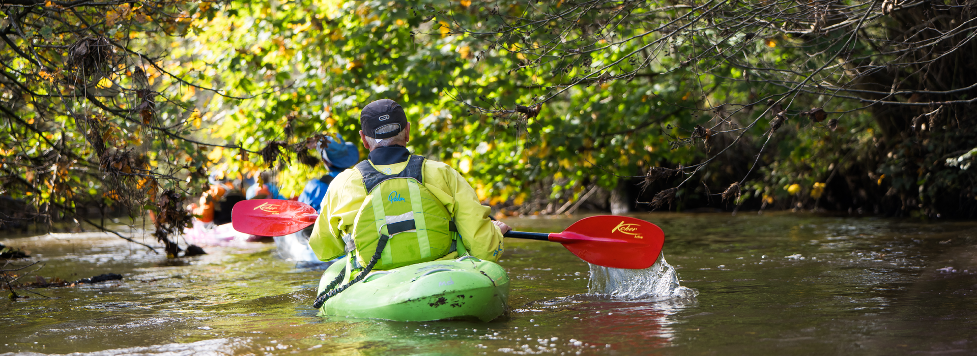 Kanusportler in der Natur