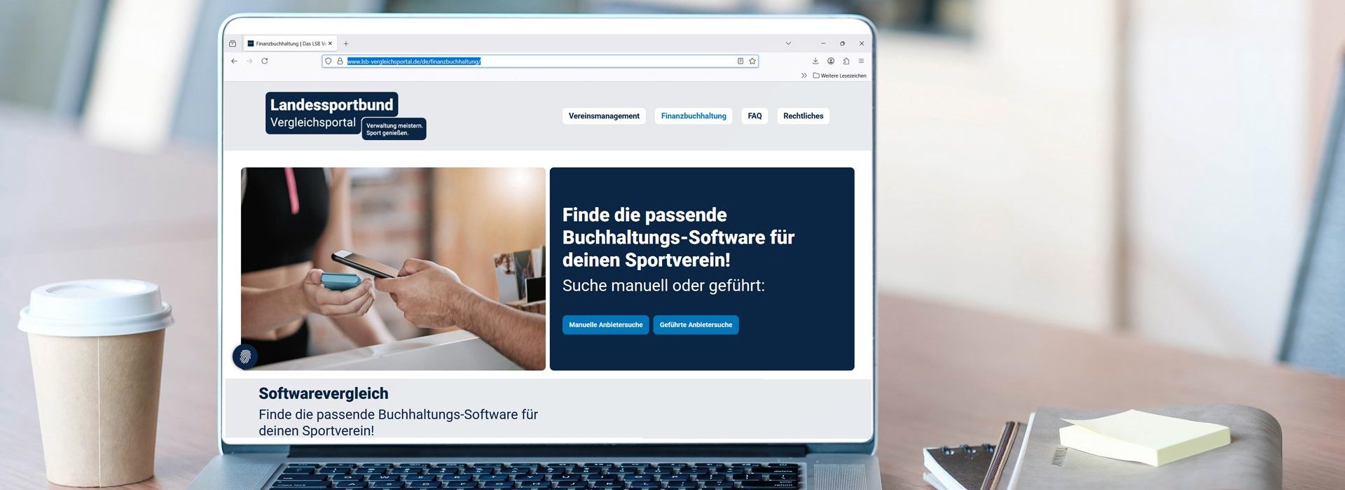 Laptop zeigt Vergleichsportal (Symbolbild)