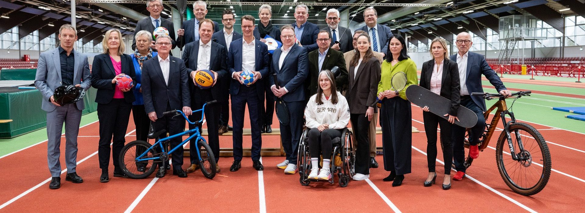 Landesregierung, Vertreter der Kommunen, Landessportbund NRW und Behinderten- und Rehabilitationssportverband NRW