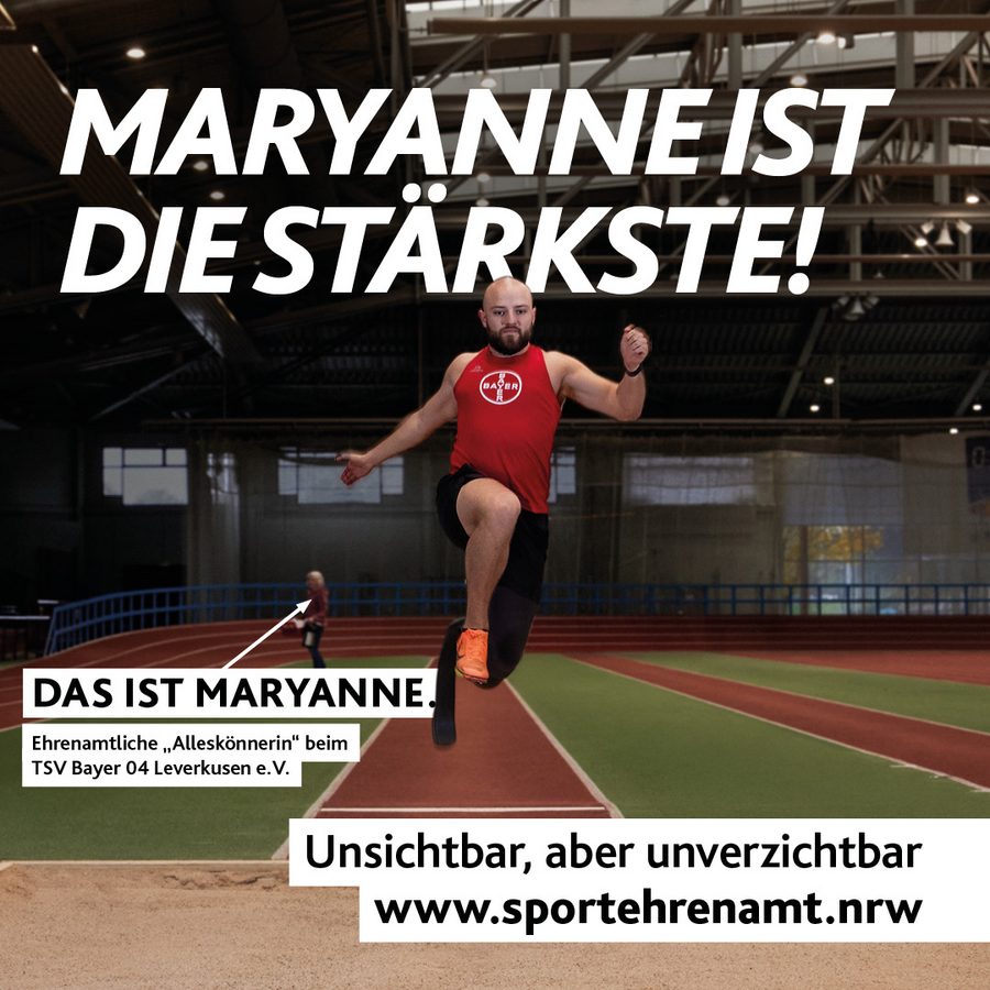 Im Vordergrund Para-Weitspringer, im Hintergrund ist Maryanne zu sehen (als ehrenamtliche Helferin)