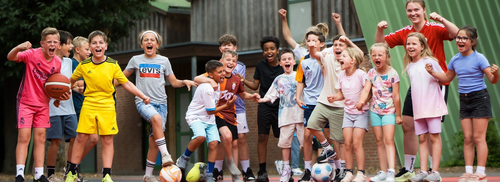 Viele Kinder im Sport- und Erlebnisdorf Hinsbeck