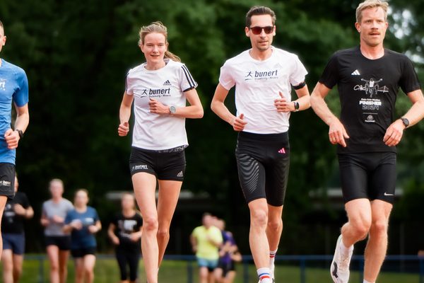 Männer und Frauen Joggen