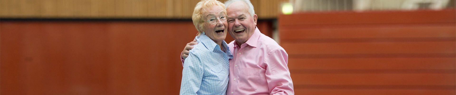 Freie Wohlfahrtspflege: Älteres Ehepaar tanzt