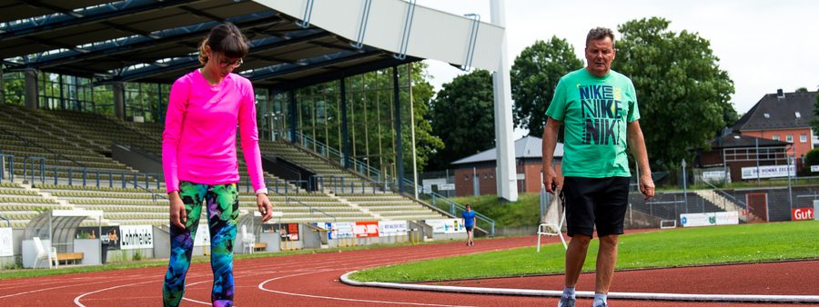 Zwei Personen beim Leichtathletiktraining