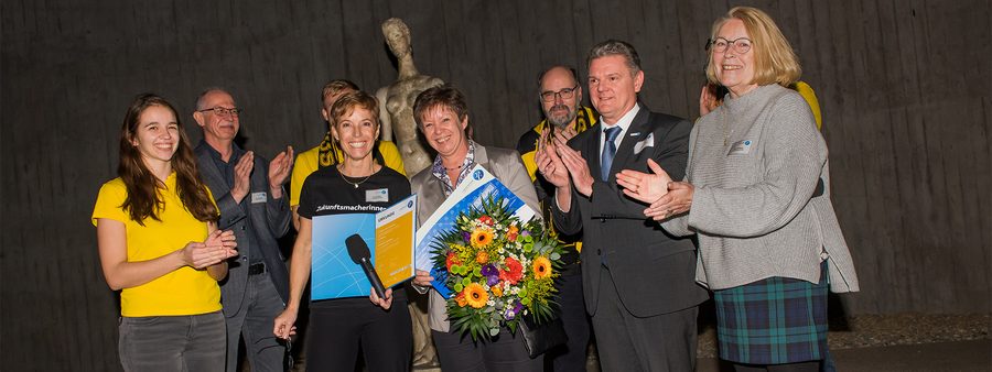 Empfang mit mehreren Frauen und LSB-Präsidenten