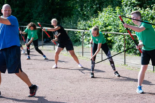 Übungsleiter beim Draußentraining