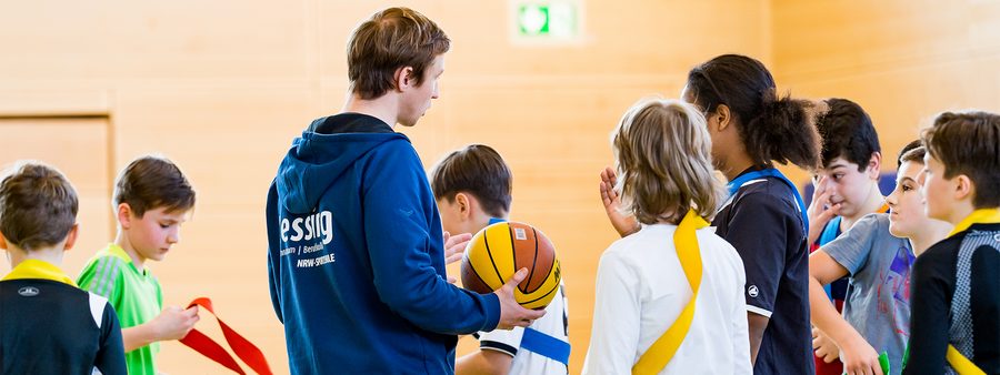 Kinder beim Schulsport