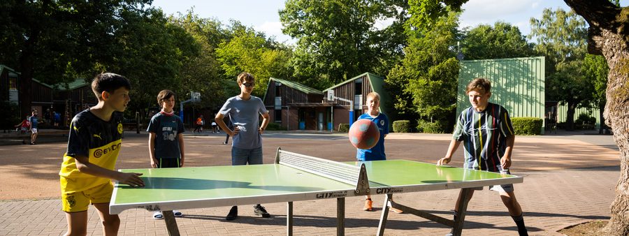 Kinder beim Headis spielen