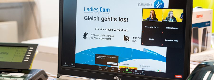 PC mit Videokonferenz