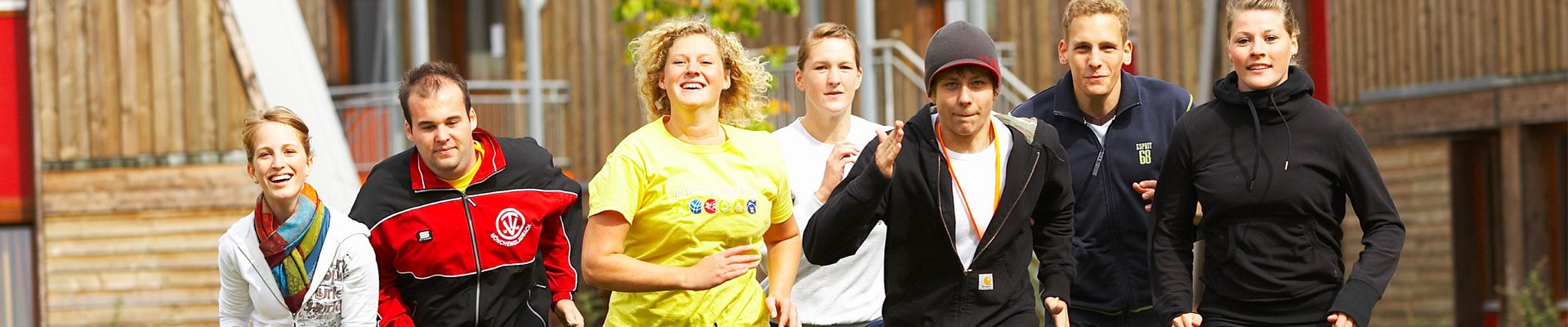 Headerbild Bilddatenbank: Jugendliche Laufgruppe