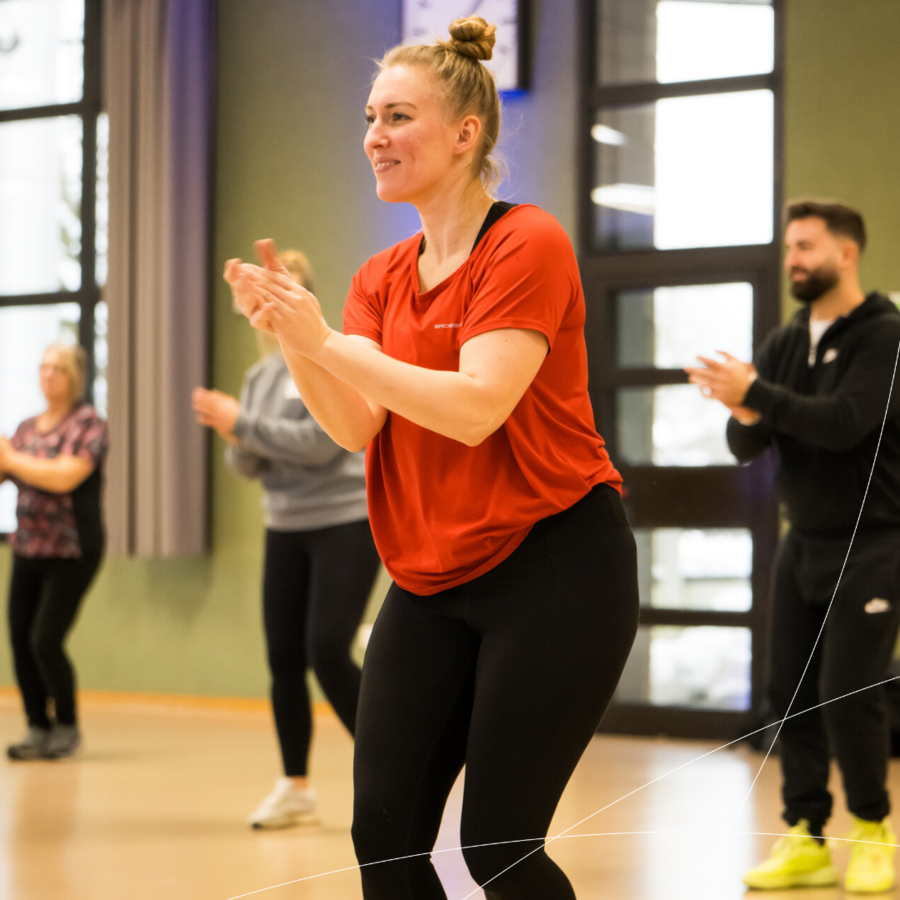 4 Personen beim Fitness 