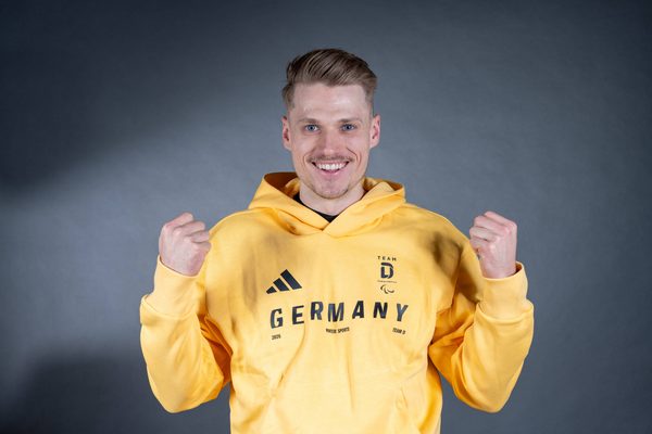  Sebastain Maburger in Siegerpose © Frank May/Team Deutschland/picture alliance