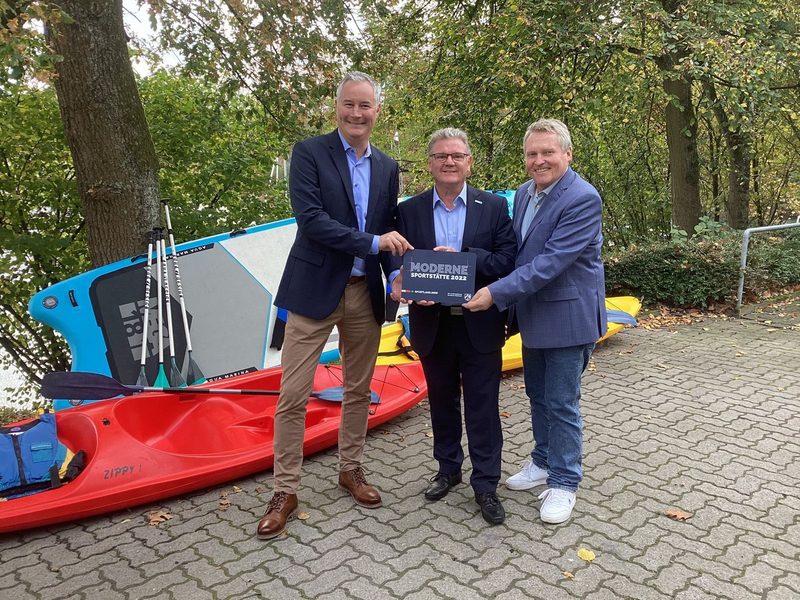 LSB-Vorstand Ilja Waßenhoven, LSB-Präsident Stefan Klett & Detlef Berthold (Referatsleiter Sportstättenbau, Sportministerium NRW) LSB-Vorstand Ilja Waßenhoven, LSB-Präsident Stefan Klett & Detlef Berthold (Referatsleiter Sportstättenbau, Sportministerium NRW)